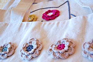 Tote bag with crochet flowers