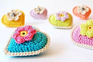 Little crochet hearts free pattern
