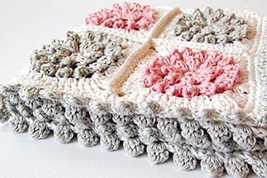 Flowery granny square free pattern