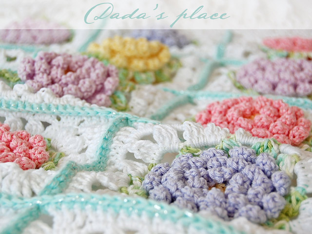 Flowery granny square blanket pattern and step by step photo tutorial