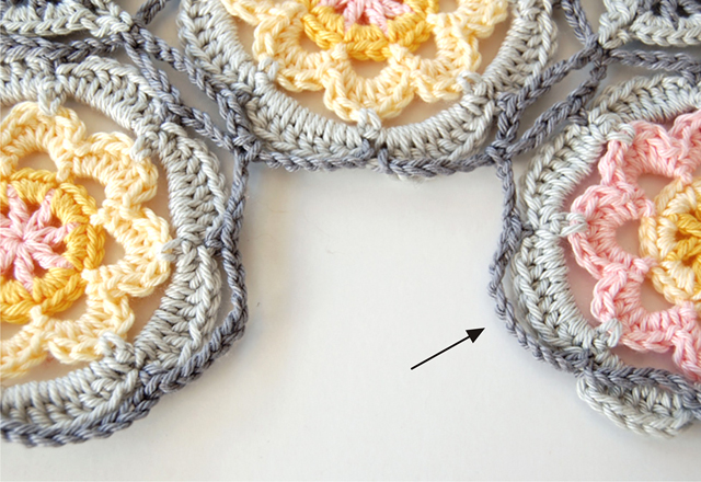 Beautiful crochet flower free step by step photo tutorial