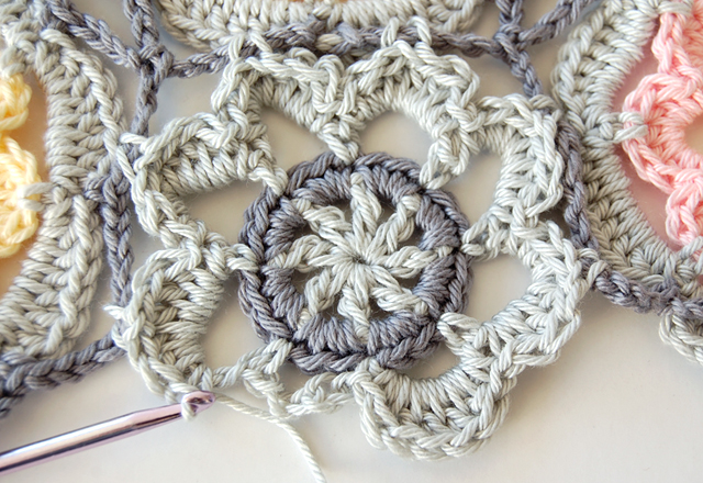 Beautiful crochet shawl free step by step photo tutorial