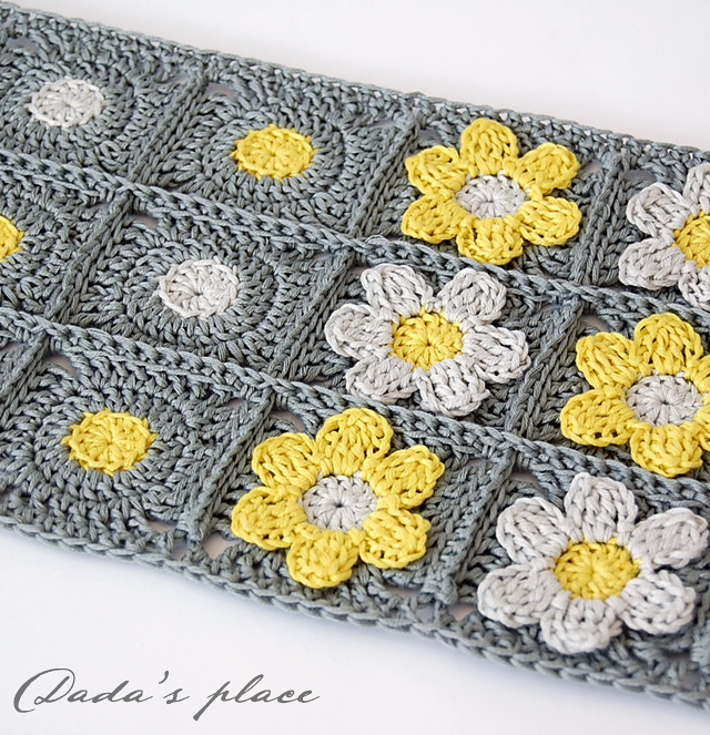 Beautiful flowery crochet scarf pattern