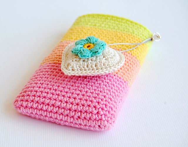 Beautiful phone pouch free pattern