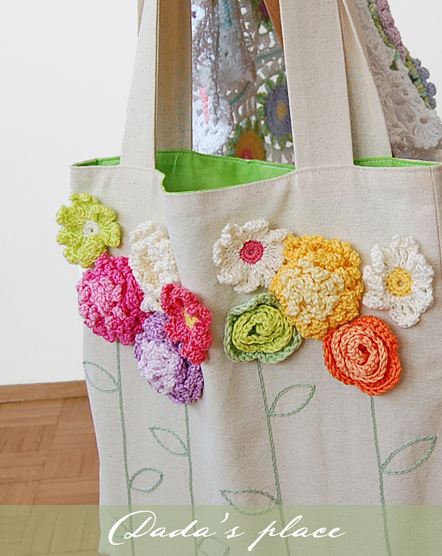 Tote bag with crochet flowers