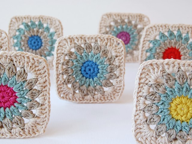 Colorful granny square free pattern Colorful granny square free pattern