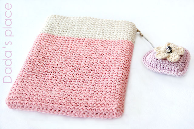 Crochet kindle pouch