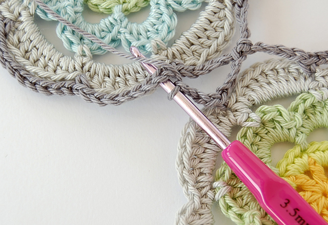 Crochet shawl free pattern