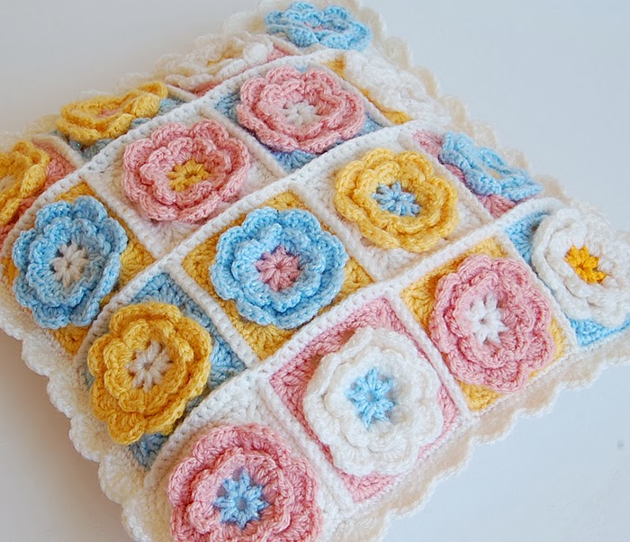 Dadas place crochet pillow free pattern