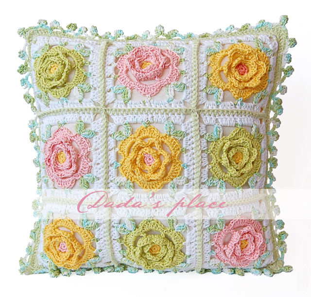 Flowery crochet cushion pattern