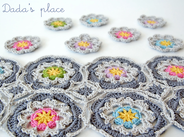 Flowery crochet motif free pattern
