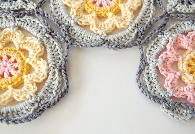 Flowery crochet motif free step by step photo tutorial