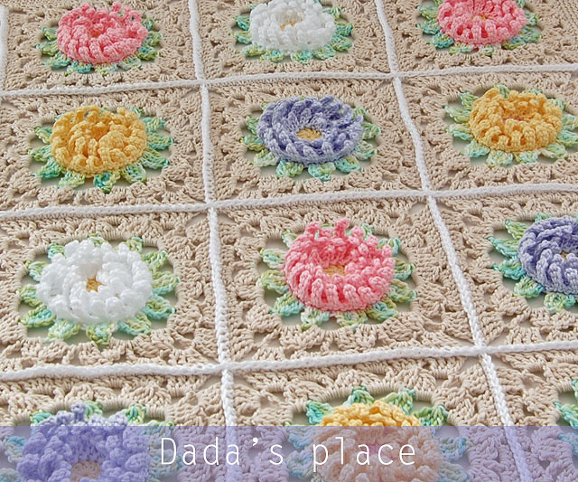 Flowery granny square blanket pattern