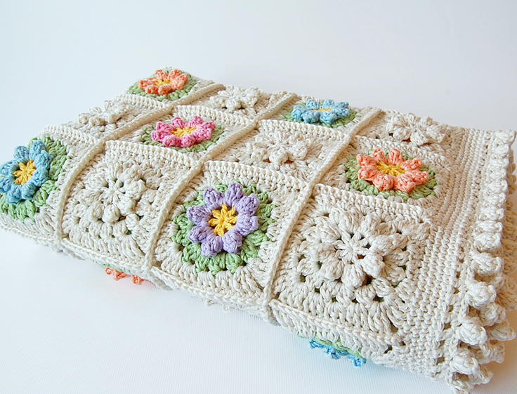 Flowery granny square free pattern