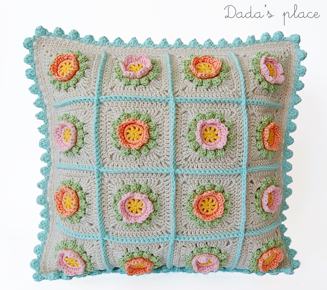 Flowery granny square pillow pattern