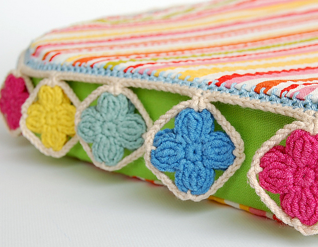 Little crochet flowers pattern