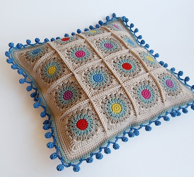 Rosie posie granny square cushion free pattern