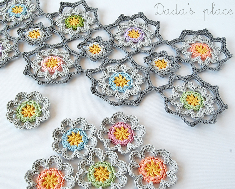Simple crochet flowers