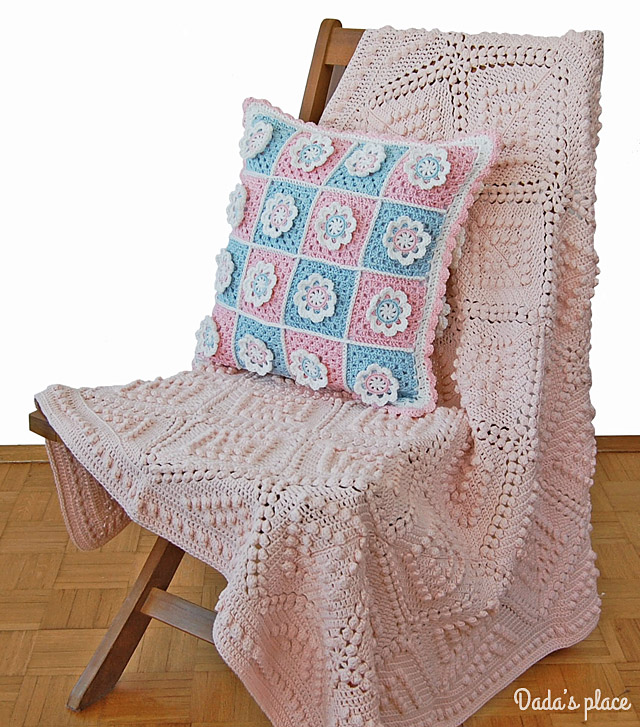 Floral crochet cushion pattern