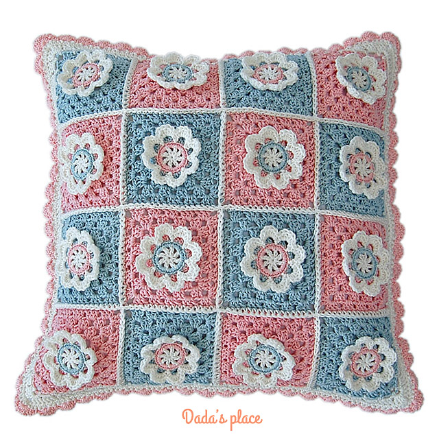 Flower granny square cushion pattern