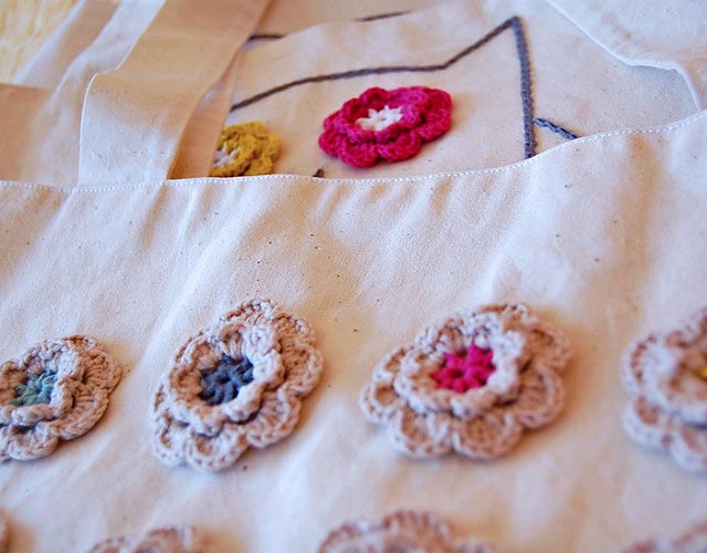 Tote bag with crochet flowers